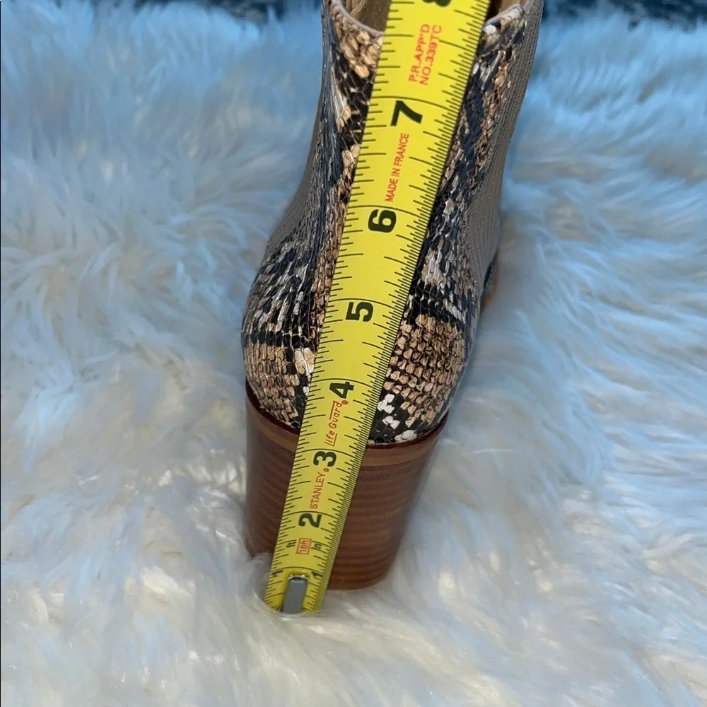 Vince Camuto Jentilliy Chelsea Bootie Leather Size 9 Snake Print